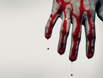 hand_blood_brush_scary_7985_1024x768