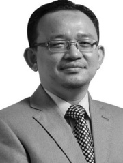 DR. MASZLEE MALIK